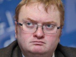 Милонов предложил звонить по объявлениям эротического характера