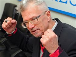 Лимонов: Путину не следовало лететь в Австралию