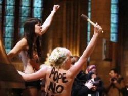 FEMEN обнажились в Ватикане