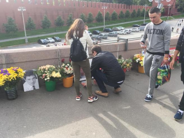 Склонив голову&hellip;