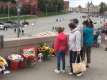 Склонив голову&hellip;