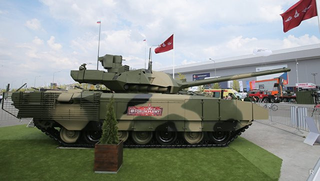 Танк "Армата" вызвал особый интерес у посетителей форума "Армия-2017″