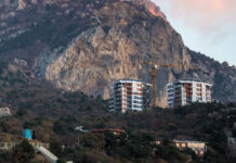 Москвичи массово скупают квартиры в Крыму: порядка 40% покупателей крымского жилья составляют жители российской столицы