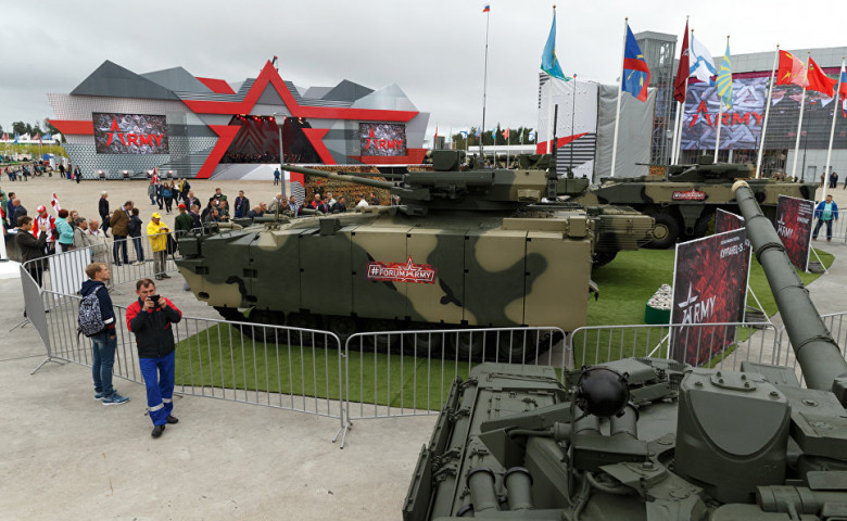 Танк "Армата" вызвал особый интерес у посетителей форума "Армия-2017″