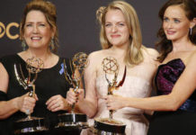 Лучшим драматическим сериалом по версии «Эмми» стал «Рассказ служанки»