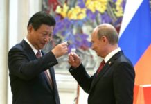 В Сямэне Путин и Цзиньпин обменялись подарками перед саммитом БРИКС