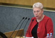 Глава Минобрнауки: платные уроки по основным предметам в школах — это преступление
