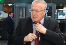 Жириновский подал в суд на итальянскую компанию из-за синтетики в составе рубашки