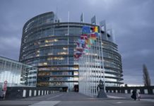 Евросоюз намерен продлить санкции против России и Украины