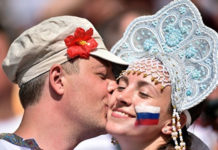 Взгляд в будущее: россияне довольны своей жизнью, но готовятся к тяжелым временам