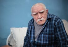 82-летний Армен Джигарханян обвинил 38-летнюю жену в воровстве: женщину уволили из его театра, последние новости