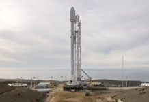 Новая ракета-носитель Falcon Heavy отправила в космос спорткар Илона Маска