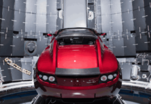 Астрономы анонсировали дату прибытия автомобиля Tesla Roadster к Марсу