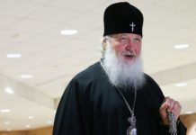 Патриарх Кирилл принял участие в голосование на выборах президента России