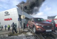 Пожар в автоцентре на севере Санкт-Петербурга: последние новости сегодня 28 марта