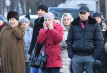 В России стремительно падает рубль. Что происходит и как это отразится на нас?