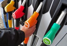 Средняя цена бензина в России превысила отметку в 40 рублей за литр