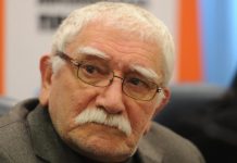 Армена Джигарханяна экстренно госпитализировали из театра