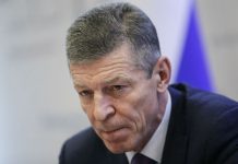 Козак: цены на бензин будут зафиксированы, но требовать их снижения невозможно