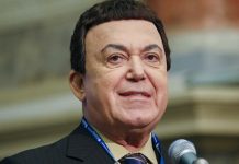Иосиф Кобзон в плохом состоянии здоровья обратился в больницу, родные утверждают, что он находится на плановом лечении