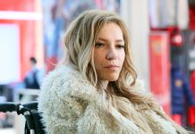 Почему Самойлова решила эмигрировать