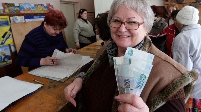 Доплата пенсионерам России в размере 10000 рублей будет выплачена в 2018 году, об этом свидетельствует подписанный президентом России указ и заложенные в бюджет средства