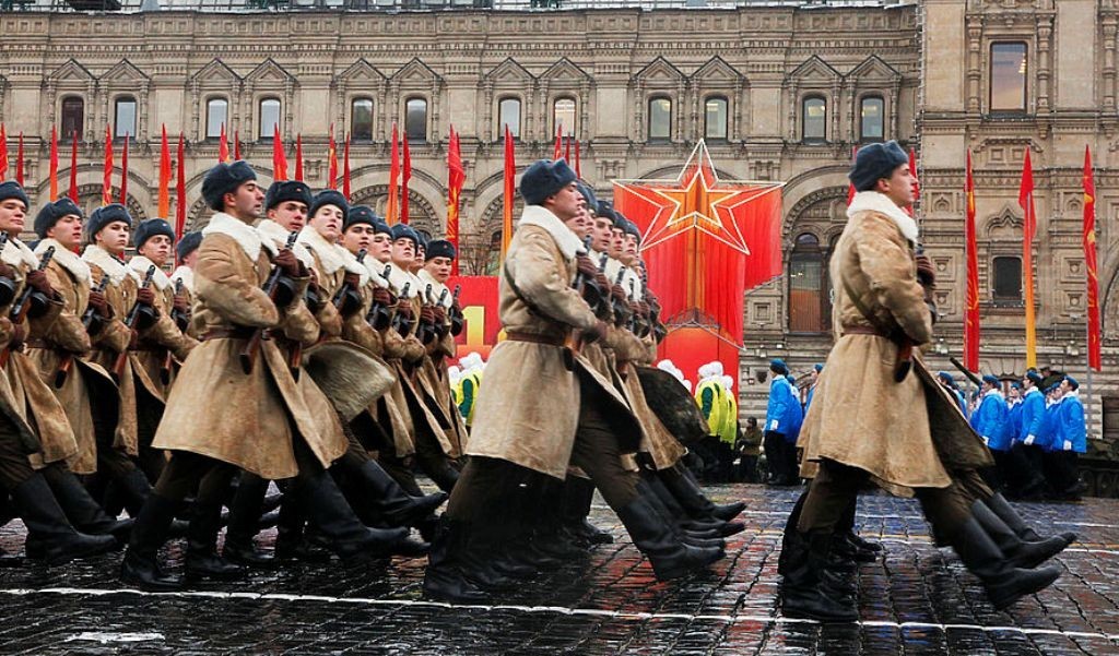 Смотреть прямую трансляцию парада на Красной площади 7 ноября 2018 года онлайн
