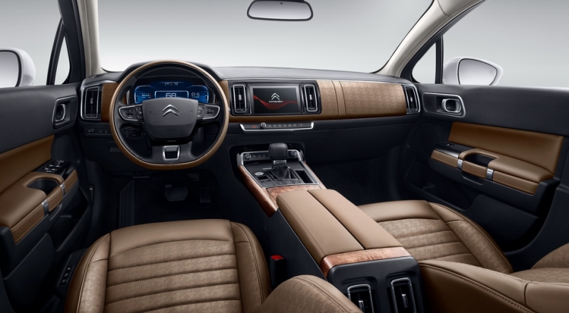 Эксклюзивный седан Citroen C6 второго поколения стал мощнее