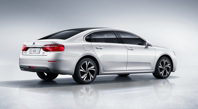 Эксклюзивный седан Citroen C6 второго поколения стал мощнее