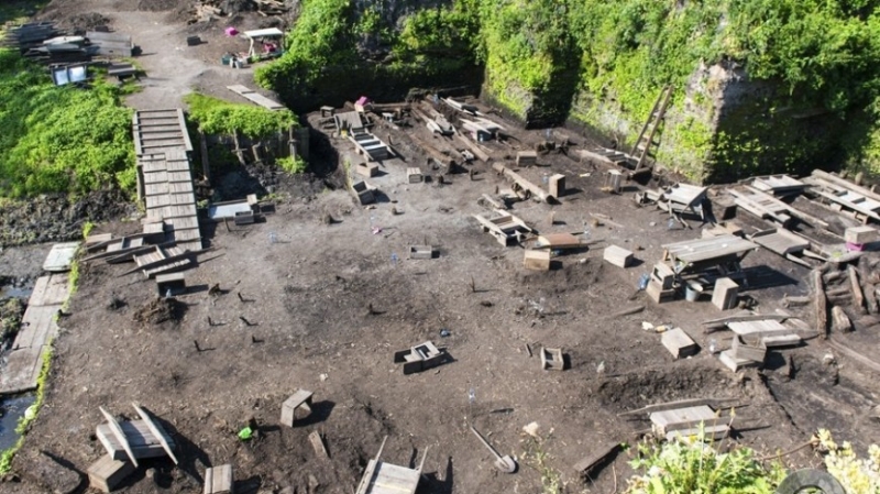 В Великом Новгороде археологи нашли деревянную мостовую XIV века