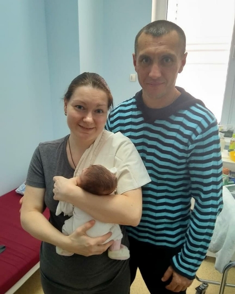Волгоградские врачи выходили 700 граммовую малышку, которую челябинка родила в дороге на море