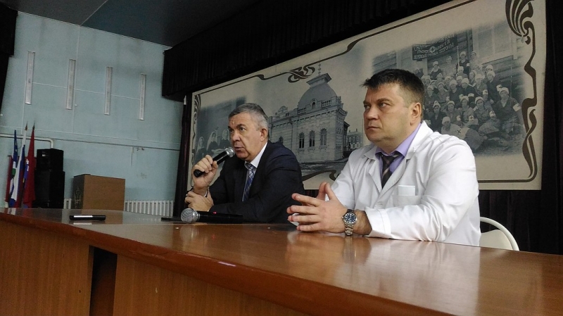 В благовещенской больнице пациентке сделали перевязку скотчем вместо пластыря