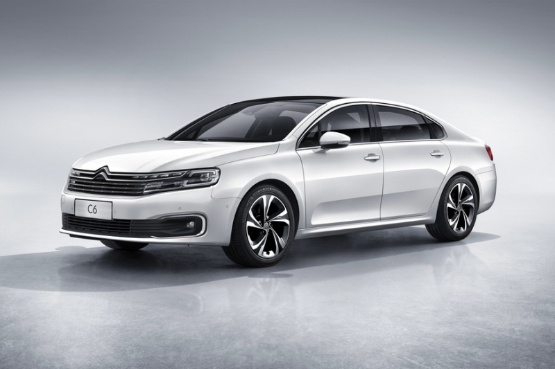 Эксклюзивный седан Citroen C6 второго поколения стал мощнее