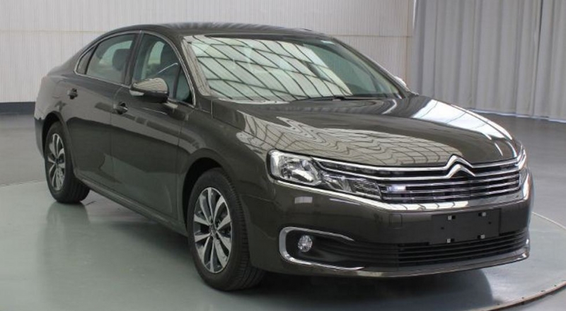 Эксклюзивный седан Citroen C6 второго поколения стал мощнее