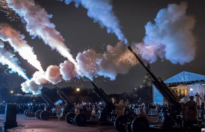 Лазерное шоу на Дворцовой площади 27 января 2019, когда начало