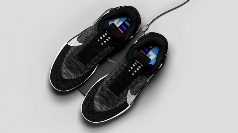 Кроссовки Nike с автошнуровкой сломались через несколько дней после выхода
