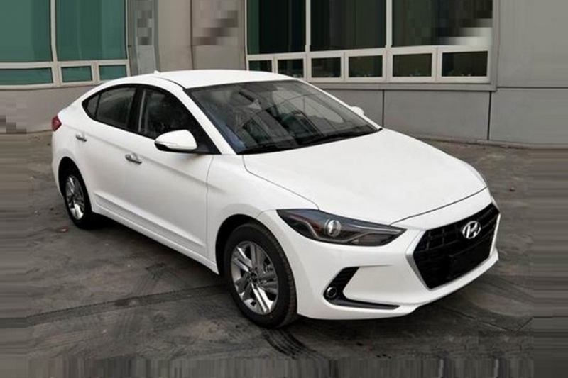 Посвежевшая «не треугольная» Hyundai Elantra получила новый базовый мотор