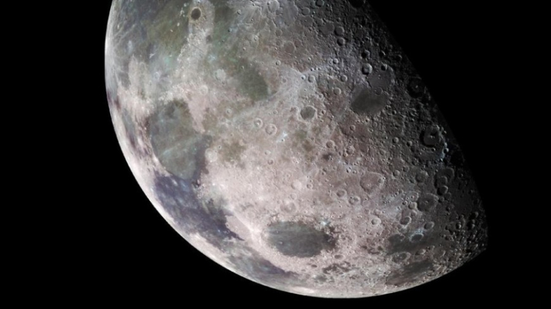Луна продолжает остывать и сжиматься