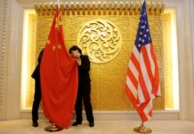 Сингапур и ЕС предупреждают США: «Не ставьте нам ультиматумов» флаги