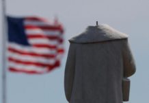 Глубочайший спад: в США официально объявили о начале рецессии статуя