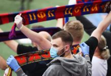 Маска, перчатки, гол: как выглядит футбол во время пандемии футбол