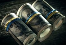 На двух стульях: МВФ объявил доллар угрозой для мировой экономики деньги