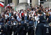 Протесты в Берлине: как превратить маргиналов в мейнстрим митинг