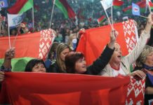 Подальше от соседей. Зачем Лукашенко закрывает Белоруссию митинг