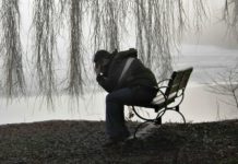 Негативный настрой: мир погружается в депрессию на фоне пандемии безразличие