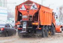 Чем вредны реагенты, которыми посыпают автодороги зимой спец машина
