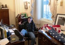 Заложи ближнего. Как ловят и наказывают штурмовавших Капитолий протестующий в кабинете