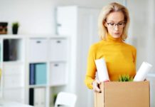 Уволенная работница: в 2020 году женщин уходили с работы чаще, чем мужчины увольнение с работы