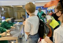 Желтый билет: как ловят туристов с поддельными ПЦР-тестами пропускной пункт