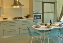 Планировка и свет: как красиво обустроить маленькую кухню кухня однотонная